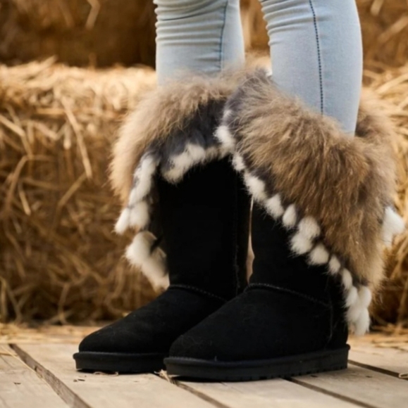 Smaibulun UGG Black and Brown Fur Boots - Picture 2 of 16